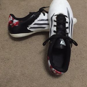 Indoor soccer shoes